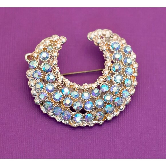 Vintage Victorian Light Blue Rhinestone Gold Tone Brooch - Q9 - Picture 1 of 2
